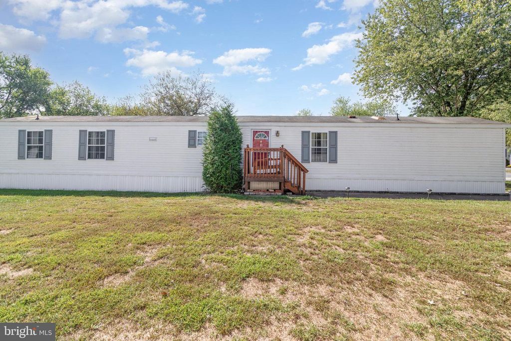 18 REDWOOD LN, Carlisle, PA 17015