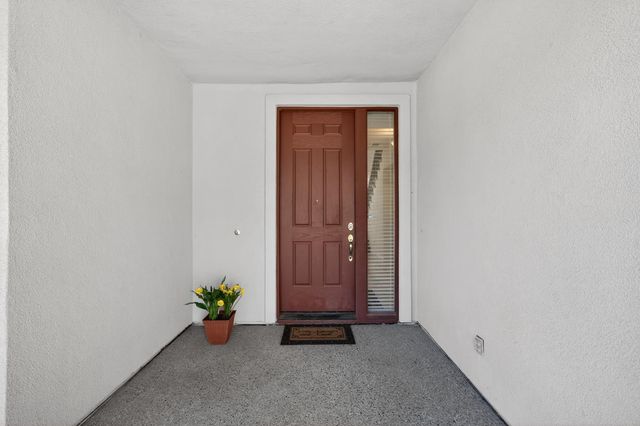 1820 Heather Garden Ln, Roseville, CA 95661