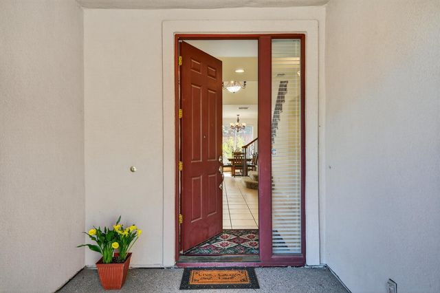 1820 Heather Garden Ln, Roseville, CA 95661