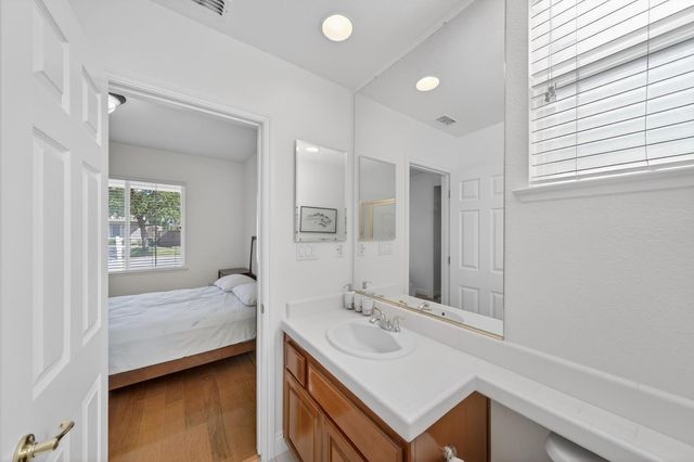 1820 Heather Garden Ln, Roseville, CA 95661