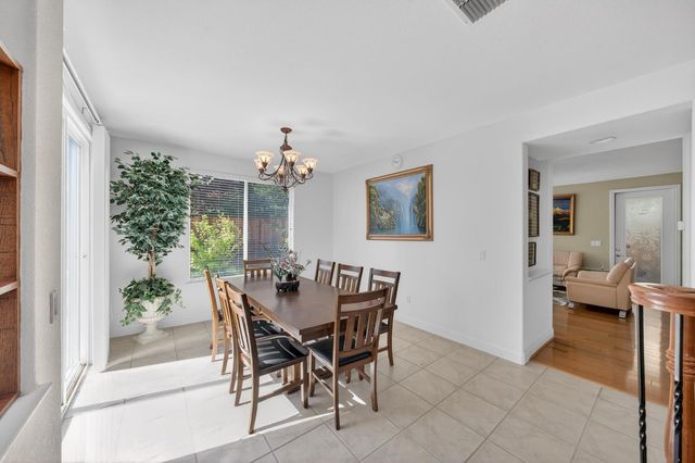 1820 Heather Garden Ln, Roseville, CA 95661