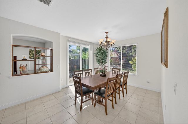 1820 Heather Garden Ln, Roseville, CA 95661