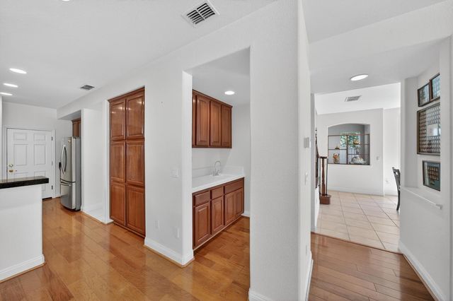 1820 Heather Garden Ln, Roseville, CA 95661