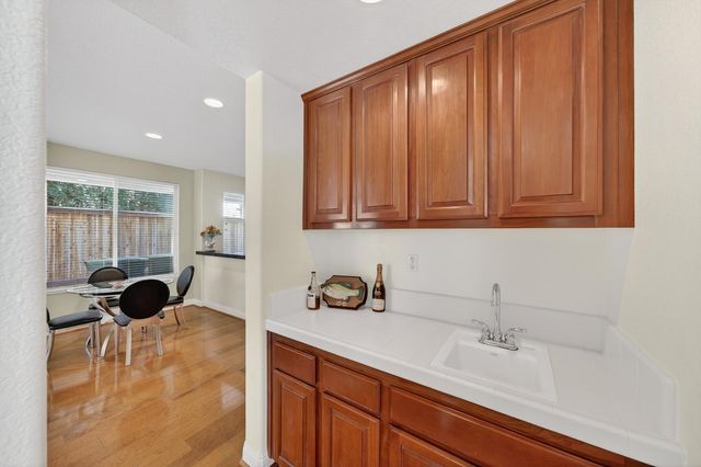 1820 Heather Garden Ln, Roseville, CA 95661