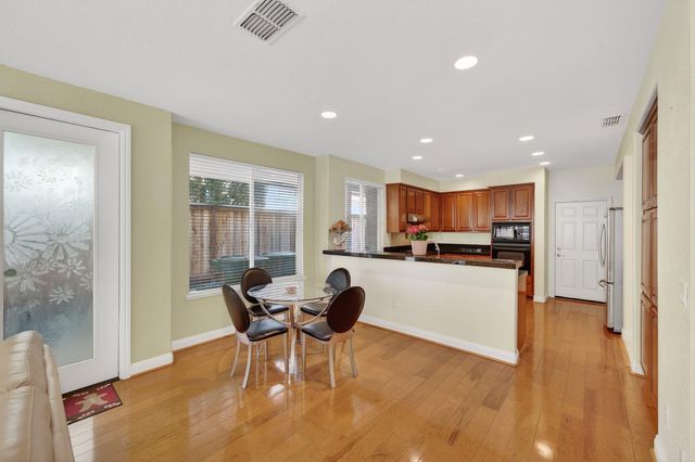 1820 Heather Garden Ln, Roseville, CA 95661