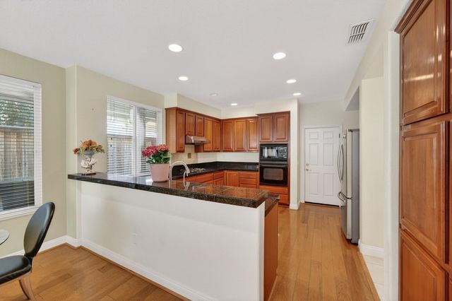 1820 Heather Garden Ln, Roseville, CA 95661