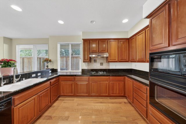 1820 Heather Garden Ln, Roseville, CA 95661