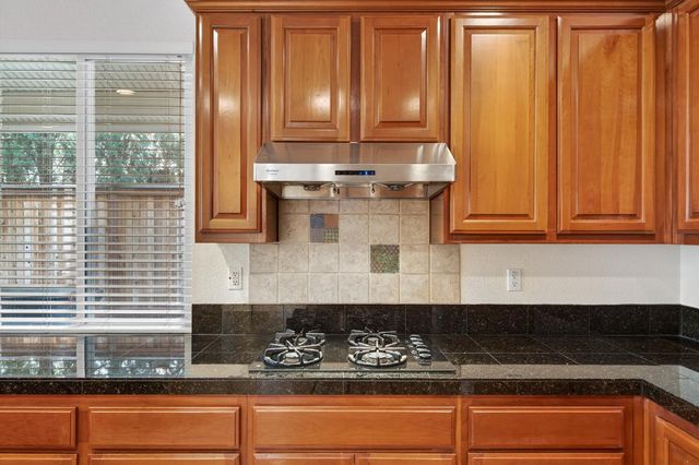 1820 Heather Garden Ln, Roseville, CA 95661