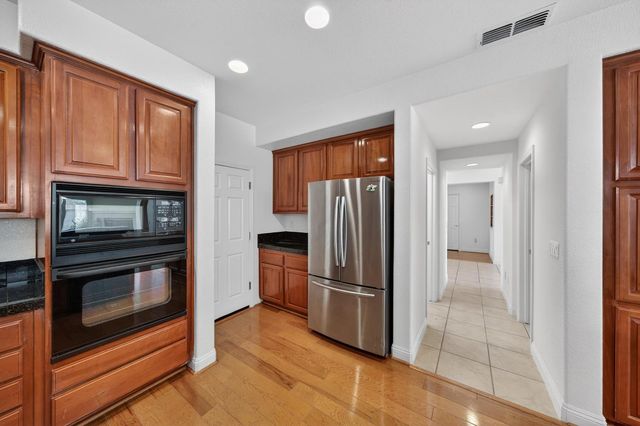 1820 Heather Garden Ln, Roseville, CA 95661