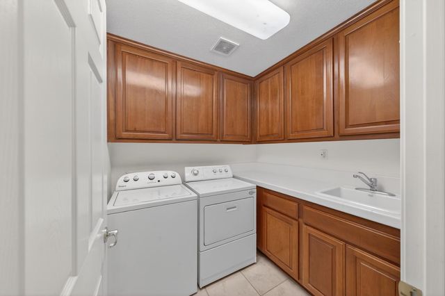 1820 Heather Garden Ln, Roseville, CA 95661