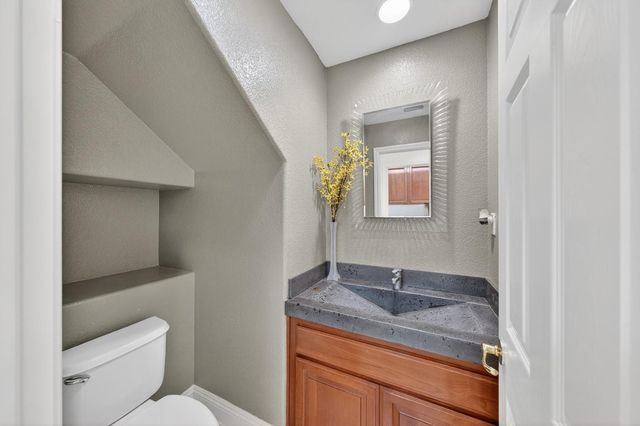 1820 Heather Garden Ln, Roseville, CA 95661