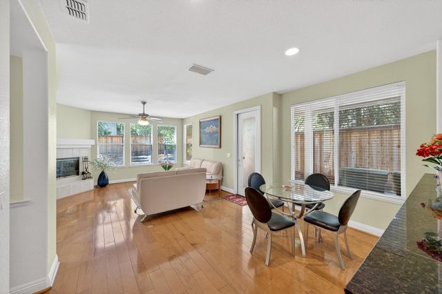 1820 Heather Garden Ln, Roseville, CA 95661