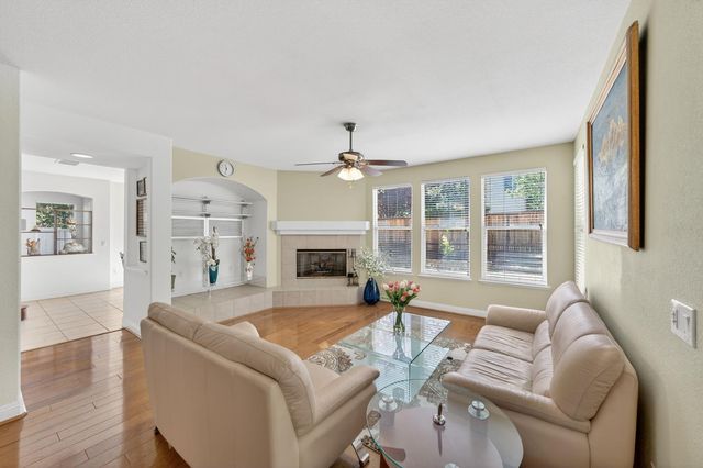 1820 Heather Garden Ln, Roseville, CA 95661