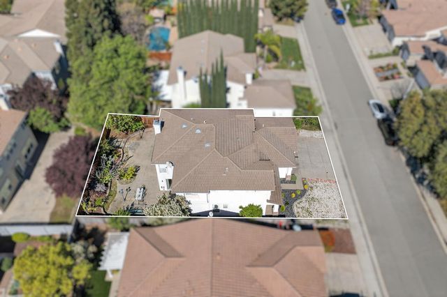 1820 Heather Garden Ln, Roseville, CA 95661