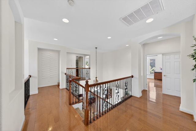 1820 Heather Garden Ln, Roseville, CA 95661