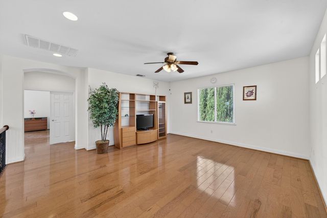 1820 Heather Garden Ln, Roseville, CA 95661