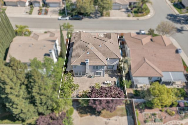 1820 Heather Garden Ln, Roseville, CA 95661