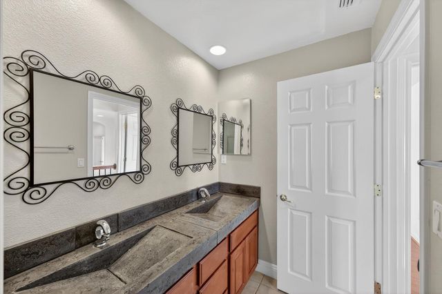 1820 Heather Garden Ln, Roseville, CA 95661