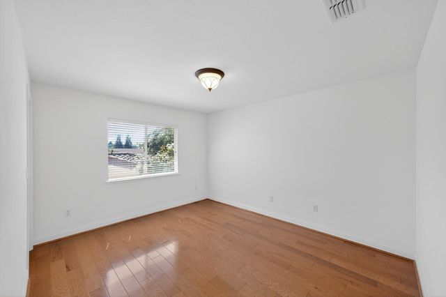 1820 Heather Garden Ln, Roseville, CA 95661