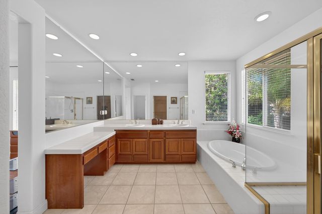 1820 Heather Garden Ln, Roseville, CA 95661