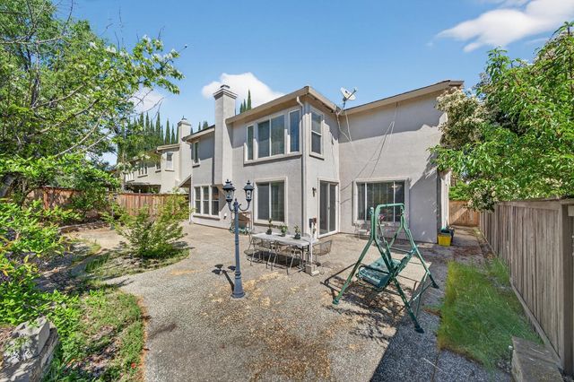 1820 Heather Garden Ln, Roseville, CA 95661