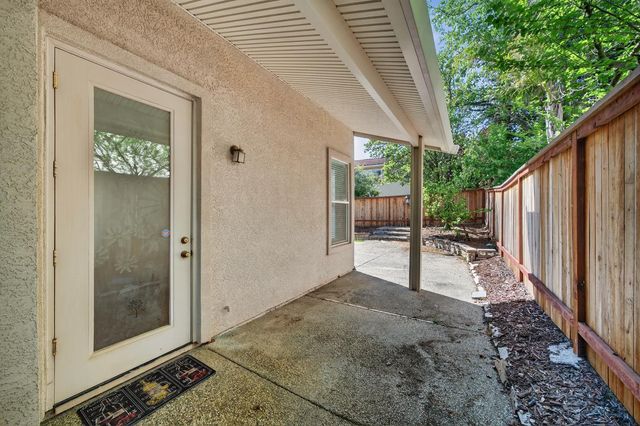 1820 Heather Garden Ln, Roseville, CA 95661