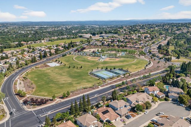 1820 Heather Garden Ln, Roseville, CA 95661