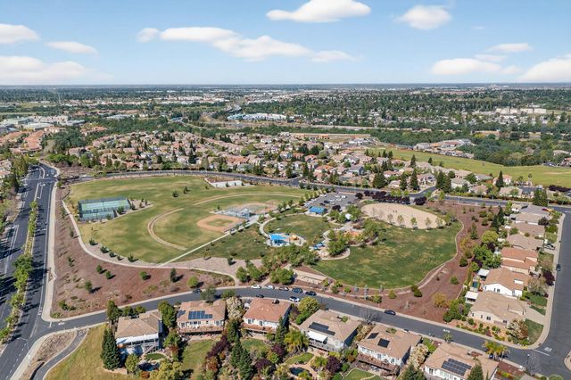 1820 Heather Garden Ln, Roseville, CA 95661