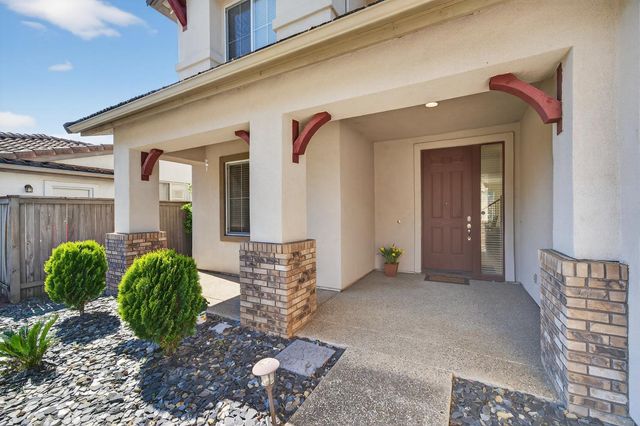 1820 Heather Garden Ln, Roseville, CA 95661