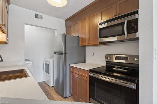 1012 Autumn Woods Ln Apt 110, Virginia Beach, VA 23452