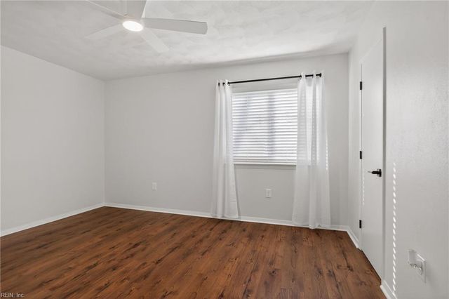 1012 Autumn Woods Ln Apt 110, Virginia Beach, VA 23452