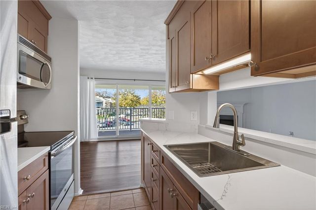 1012 Autumn Woods Ln Apt 110, Virginia Beach, VA 23452