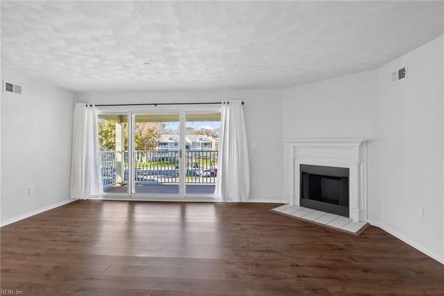 1012 Autumn Woods Ln Apt 110, Virginia Beach, VA 23452