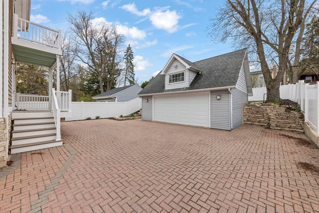 117 N Park Boulevard, Glen Ellyn, IL 60137