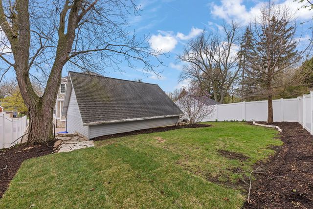 117 N Park Boulevard, Glen Ellyn, IL 60137