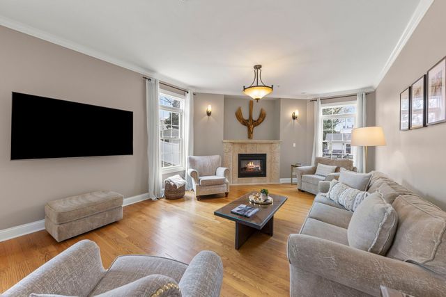 117 N Park Boulevard, Glen Ellyn, IL 60137