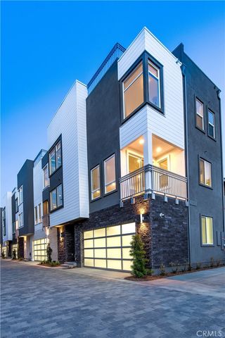 2068 Maple Avenue C, Costa Mesa, CA 92627