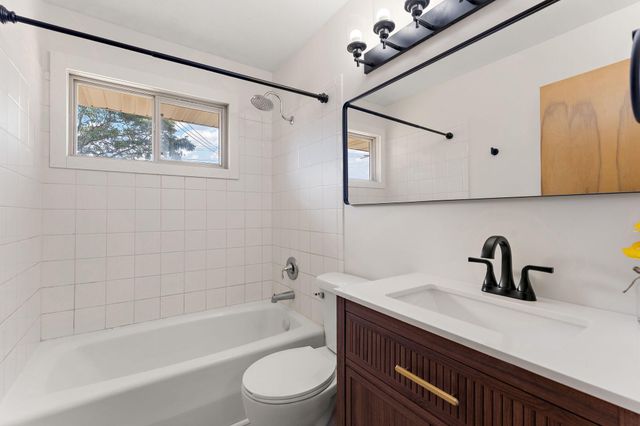 8584 Greystone Avenue S, Cottage Grove, MN 55016