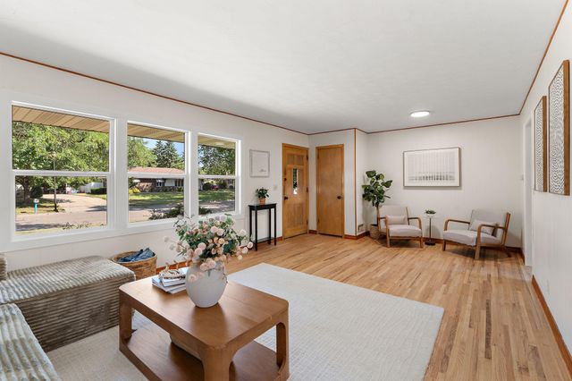 8584 Greystone Avenue S, Cottage Grove, MN 55016