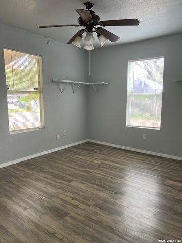 435 N San Horacio, San Antonio, TX 78228