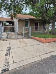 435 N San Horacio, San Antonio, TX 78228