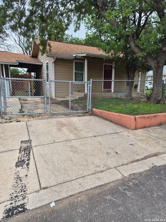 435 N San Horacio, San Antonio, TX 78228