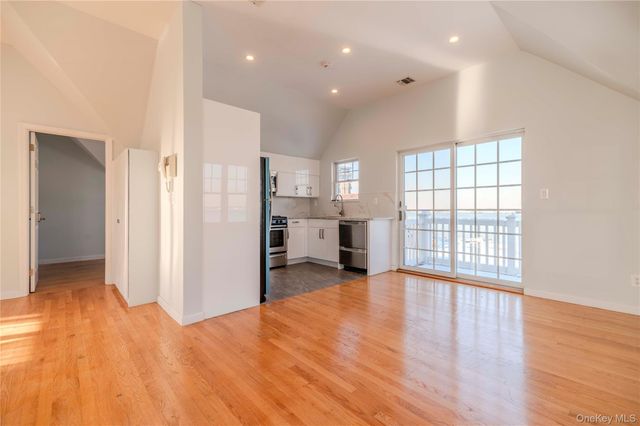 16823 Powells Cove Boulevard 12, Beechhurst, NY 11357