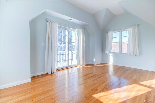 16823 Powells Cove Boulevard 12, Beechhurst, NY 11357