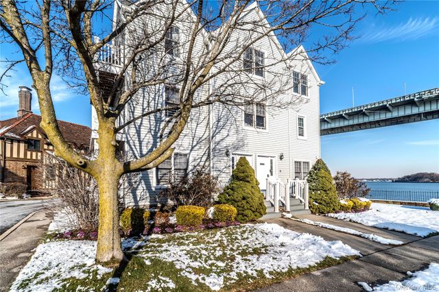 16823 Powells Cove Boulevard 12, Beechhurst, NY 11357