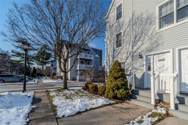 16823 Powells Cove Boulevard 12, Beechhurst, NY 11357