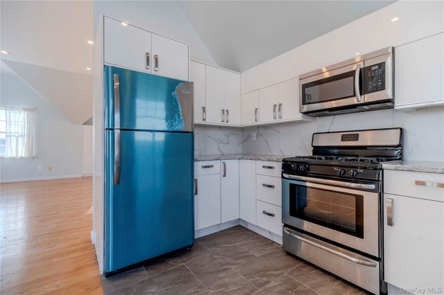 16823 Powells Cove Boulevard 12, Beechhurst, NY 11357