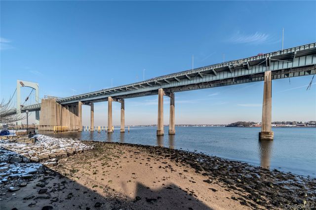 16823 Powells Cove Boulevard 12, Beechhurst, NY 11357