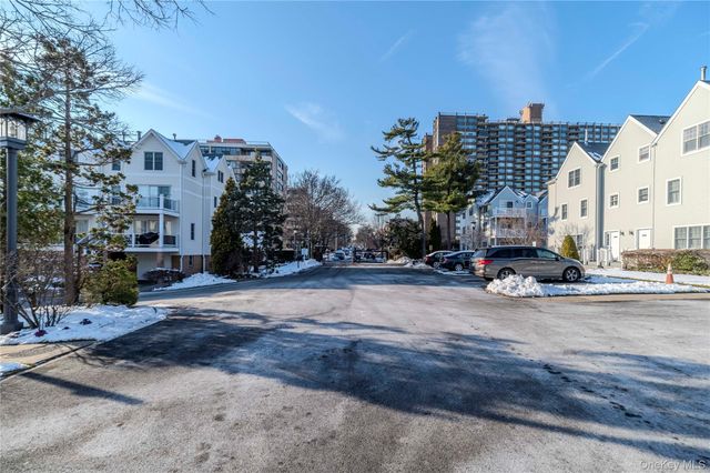 16823 Powells Cove Boulevard 12, Beechhurst, NY 11357