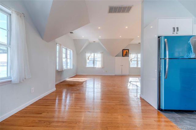 16823 Powells Cove Boulevard 12, Beechhurst, NY 11357